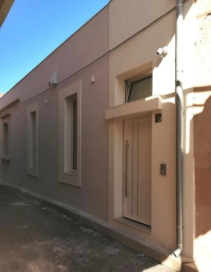 Casa Lorenzo Avola 0*,
